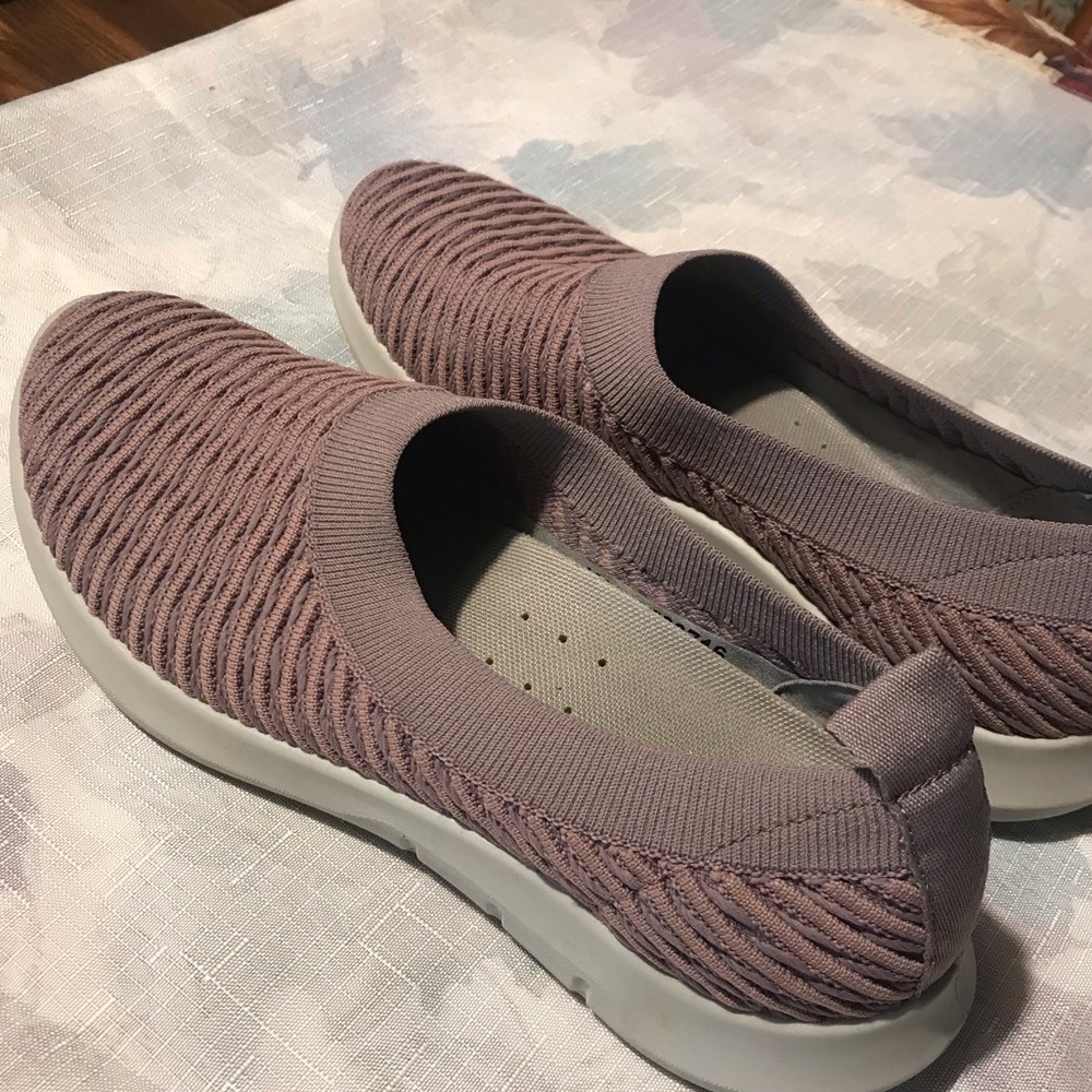 Like new Hotter comfort shoes- 9.5 US. Lt purple